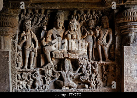 Gott Shiva Parvati Statuen in Ellora Höhlen, Aurangabad, Maharashtra, Indien Stockfoto