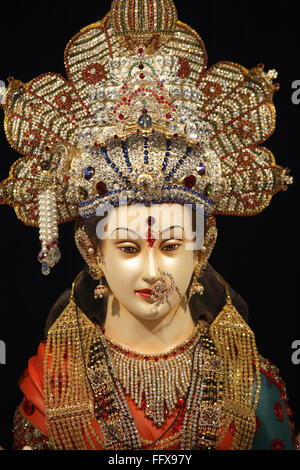 Navaratri Dandiya Garba Festival Prozession von Ma Ambadevi Bhavani Devi aus Kalwa, Tembhi Naka Thane Maharashtra Stockfoto