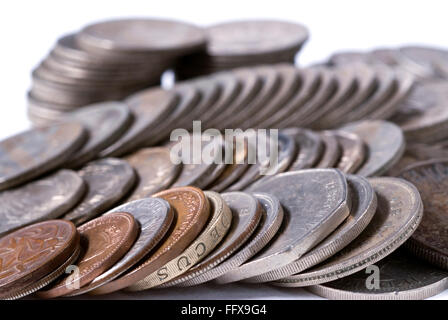 Viele indische Rupie Runde drei Stapel Münzen Stockfoto