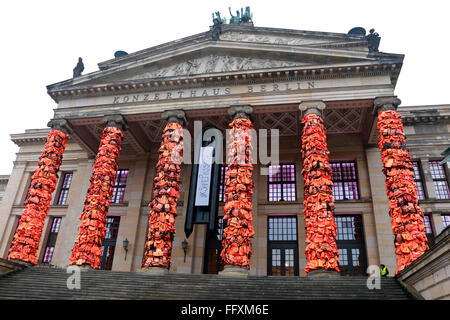 Eine Politik-Installation des Chinesischen Kuenstlers Ai Weiwei Zur Fluechtlingsproblematik Mit Rettungswesten der Firma "Yamaha Stockfoto