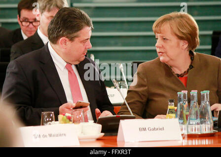 Sigmar Gabriel, BKin Angela Merkel - Treffen der dt. Bundeskanzlerin Mit Den Ministerpraesidenten der Bundeslaender Bundeskanzl Stockfoto