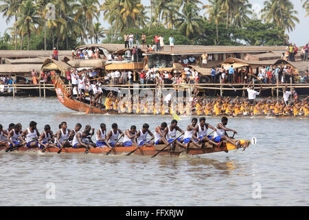 Bootsrennen auf Punnamada See; Alleppey; Alappuzha; Kerala; Indien Stockfoto