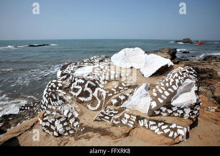 Graffiti auf Felsen am Strand von Ozram; Vagator Strand in Goa; Indien Stockfoto