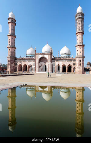 Taj Ul Masjid Spiegelbild im Teich gebaut im Jahre 1868 von Shah Jahan Begum, Bhopal, Madhya Pradesh, Indien Stockfoto