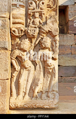 Details der Steinskulpturen aus Tempel 31 nahe Stupa 5 gebaut während der 6. oder 7. Jahrhundert, Sanchi Bhopal Madhya Pradesh Stockfoto