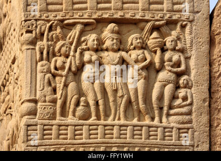 Nahaufnahme der Geschichten von Buddha im südwestlichen Säule innere Tor Stupa gesehen 1 Sanchi Bhopal Madhya Pradesh Stockfoto