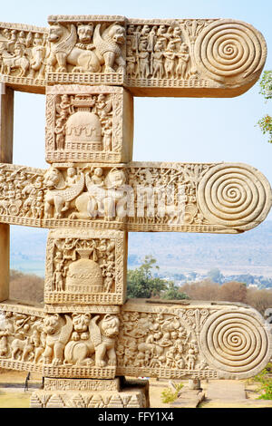 Nahaufnahme der Geschichten von Buddha im Norden Säule Innenansicht Westtor Stupa gesehen 1 Sanchi Bhopal Madhya Pradesh Stockfoto