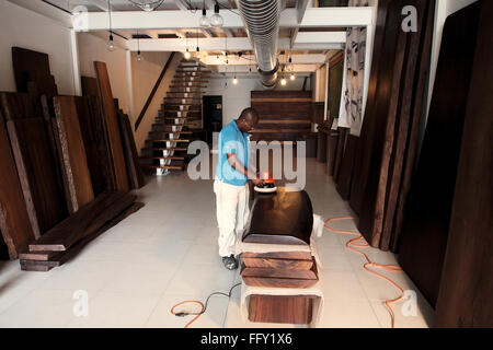 Unterwasser Protokollierung in Lago Bayano, Panama - Boards und Protokolle, ausgestellt im CoastEcoTimber Showroom in Panama-Stadt Stockfoto