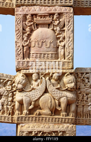 Nahaufnahme der Geschichten Buddha gesehen Norden Säule Innenansicht Westtor Stupa 1 Sanchi Bhopal Madhya Pradesh Stockfoto