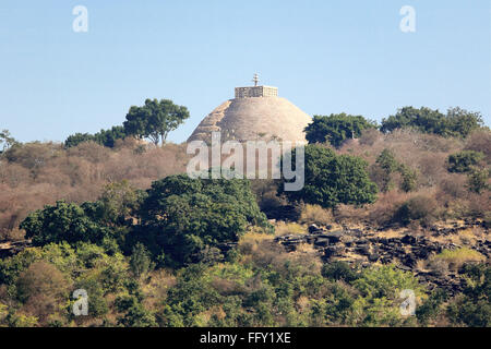 Stupa gesehen von der Straße 1 befindet sich am Hügel von Sanchi 46kms nordöstlich von Bhopal, Madhya Pradesh, Indien Stockfoto