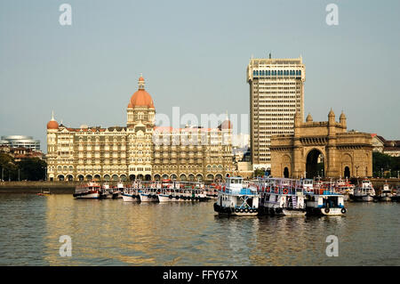 Blick vom arabischen Meer von Taj Hotel Intercontinental und Gateway of India an Apollo Bunder, Bombay Mumbai, Maharashtra Stockfoto