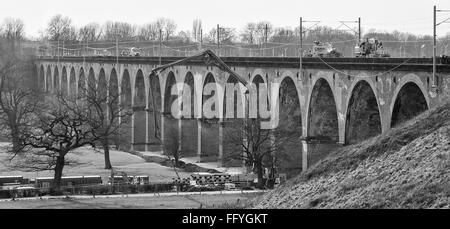 16. Februar 2017 Network Rail Engineering arbeitet an Holmes Chapel viaduct Teil der West Coast Main Line zeigt die Bauarbeiten am Viadukt © chris Billington/alamy leben Nachrichten Stockfoto