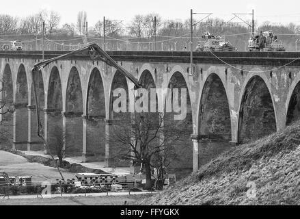 16. Februar 2017 Network Rail Engineering arbeitet an Holmes Chapel viaduct Teil der West Coast Main Line zeigt die Bauarbeiten am Viadukt © chris Billington/alamy leben Nachrichten Stockfoto