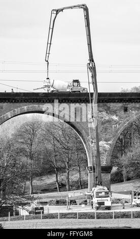 16. Februar 2017 Network Rail Engineering arbeitet an Holmes Chapel viaduct Teil der West Coast Main Line zeigt die Bauarbeiten am Viadukt © chris Billington/alamy leben Nachrichten Stockfoto