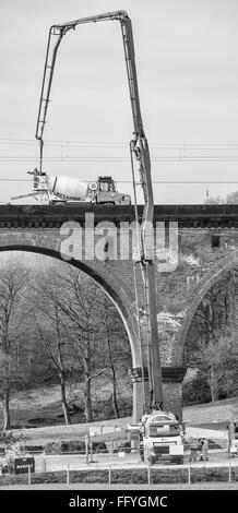 16. Februar 2017 Network Rail Engineering arbeitet an Holmes Chapel viaduct Teil der West Coast Main Line zeigt die Bauarbeiten am Viadukt © chris Billington/alamy leben Nachrichten Stockfoto