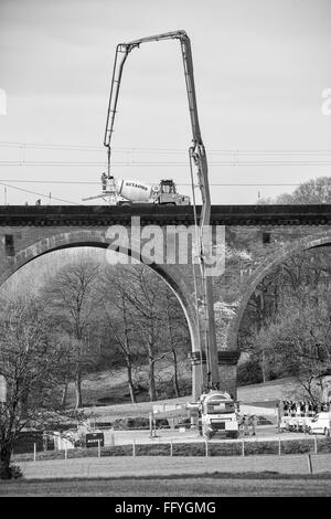 16. Februar 2017 Network Rail Engineering arbeitet an Holmes Chapel viaduct Teil der West Coast Main Line zeigt die Bauarbeiten am Viadukt © chris Billington/alamy leben Nachrichten Stockfoto