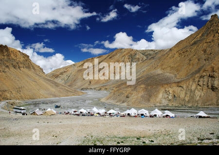 Mountainbike rund um Zeltplatz in Pang (Alt.  4630 Mt.) , Ladakh, Jammu und Kaschmir, Indien Stockfoto