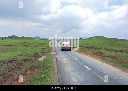 Lange Strecke von der Straße; Cherrapunji; Meghalaya; Indien Stockfoto