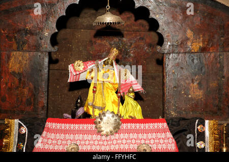 Statue von Lord Krishna in Vaishnavite hindu-Tempel; Kamalabari; MAJULI Insel; Assam; Indien Stockfoto