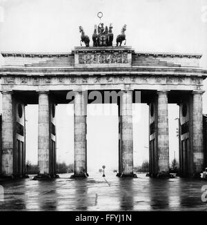 Geographie / Reisen, Deutschland, Berlin, Brandenburger Tor, Ostseite, um 1960, Zusatz-Rights-Clearences-not available Stockfoto