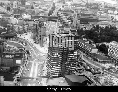 Geographie / Reisen, Deutschland, Berlin, Straßen, Kurfürstendamm, Blick auf den Breitscheidplatz, Luftaufnahme, 12.9.1966, Additional-Rights-Clearences-not available Stockfoto