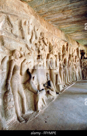 Riesige Flachreliefs in Halle Mandapa Krishnas heben Govardhana Hügel, Mahabalipuram, Tamil Nadu, Indien Stockfoto