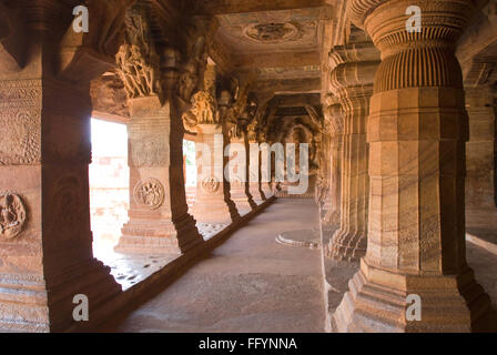 Höhle drei gewidmet Vishnu, die größte und aufwendigste in Badami, Karnataka, Indien Stockfoto