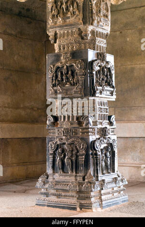 Carven auf Säulen von Ramachandra Tempel Hazara Rama, Hampi, Karnataka, Indien Stockfoto