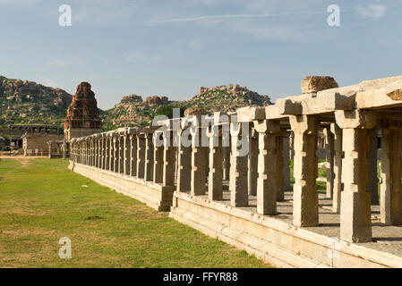 Vithala Tempel und Säulen zu vermarkten, im 16. Jahrhundert, Hampi, Karnataka, Indien Stockfoto