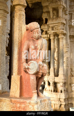 Schlagzeuger im Vitthala-Tempel in Hampi, Karnataka, Indien Stockfoto