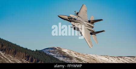 F15 in der Mach Loop in Wales Stockfoto