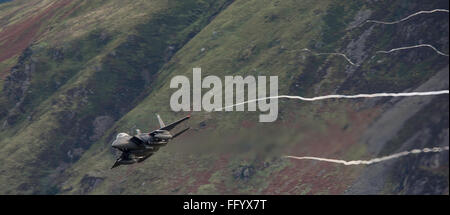 F15 in der Mach Loop in Wales Stockfoto