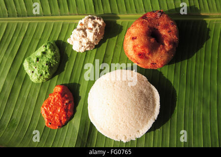 Idli Vada Chutneys südwärts Inder Frühstück Banane beurlaubt, Rameswaram kleine Insel im Golf von Mannar, Tamil Nadu Stockfoto