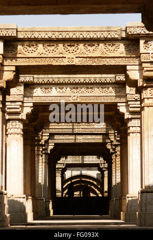 Adalaj Vava Schritt gut gebaut von Königin Rudabai sieben bewegte Struktur, Ahmedabad, Gujarat, Indien Welterbe-Aufstellungsort Stockfoto