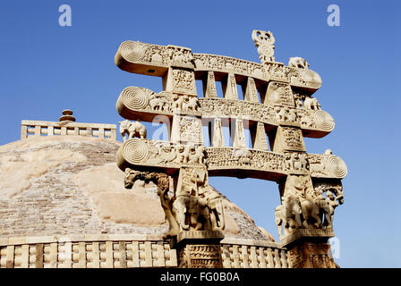 Ost-Gateway oder Torna keine 1 älteste Steingebäude der buddhistischen Architektur bildet der Maha Stupa Sanchi Bhopal Madhya Pradesh Stockfoto