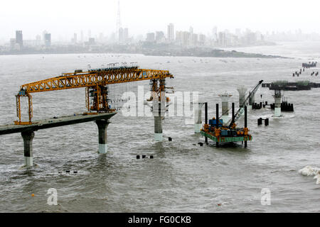 Ein Luftbild von der Baustelle der Bandra Worli Sea Link am Ende der Bandra am Arabischen Meer Bombay Mumbai Maharashtra Stockfoto
