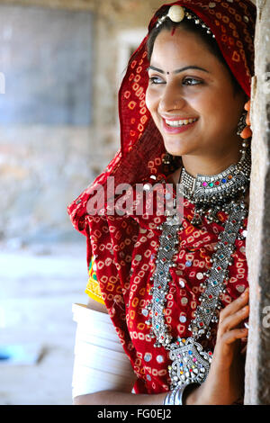Indische Rajasthani ländlichen lächelnde Frau, Rajasthan, Indien - HERR #769 C Stockfoto