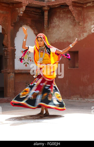 Rajasthani Frau Durchführung Ghoomer Tanz im Haveli; Rajasthan; Indien Herr # 769 Stockfoto