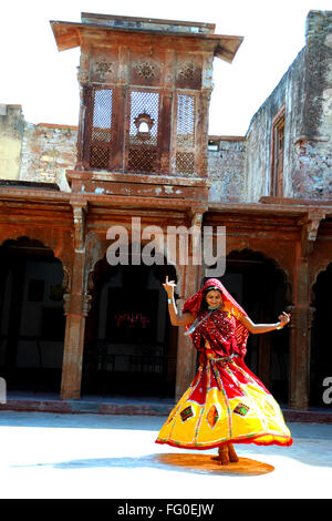 Rajasthani Frau Durchführung Ghoomer Tanz im Haveli; Rajasthan; Indien Herr # 769 Stockfoto