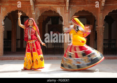 Rajasthani Frauen Durchführung Ghoomer Tanz im Haveli; Rajasthan; Indien Herr # 769; 769 C Stockfoto