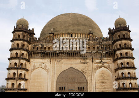 Gol Gumbaz, dome zweitgrößte eine Welt, die von jedem Pfeiler, Bijapur, Karnataka, Indien nicht unterstützt Stockfoto