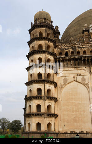 Gol Gumbaz, dome zweitgrößte eine Welt, die von jedem Pfeiler, Bijapur, Karnataka, Indien nicht unterstützt Stockfoto