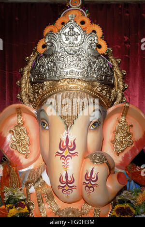 Nahaufnahme Kopf Lord Ganesh Elefant geleitet Gott Hindu Verehrung für Ganapati Festival in Sion Transit Camp Mumbai Maharashtra Stockfoto