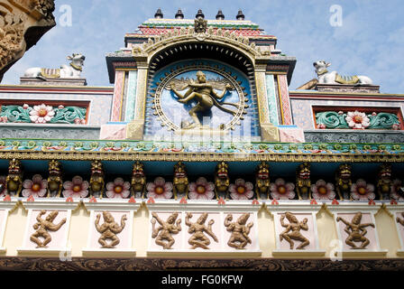 Nataraja Lord Shiva Tandava kosmischen Tanz bunt bemaltem Stuck Arbeit Fassade Nataraja Hall Thanjavur Tamil Nadu durchführen Stockfoto