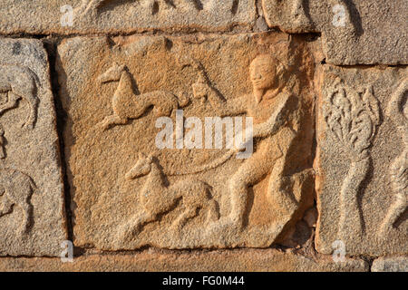 Statue geschnitzt Stein große Plattform Mahanavami Dibba Hampi Vijayanagar World Heritage Deccan Plateau Hospet Bellary Karnataka Stockfoto