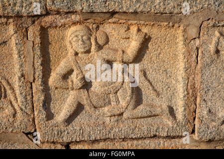 Statue geschnitzt Steinplattform Mahanavami Dibba Hampi Vijayanagar UNESCO World Heritage Deccan Plateau Hospet Bellary Karnataka Stockfoto