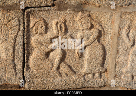 Statue geschnitzt Steinplattform Mahanavami Dibba Hampi Vijayanagar UNESCO World Heritage Deccan Plateau Hospet Bellary Karnataka Stockfoto