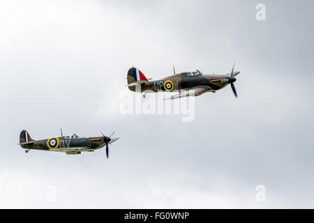 Hawker Hurricane ich R4118 und Spitfire Mk IXT PV202 QV Stockfoto