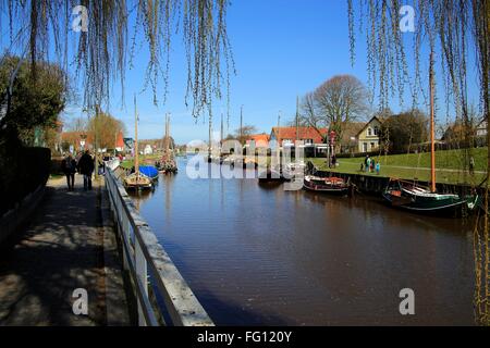 Der Museumshafen in Carolinensiel. Carolinensiel wurde 1730th gegründet. Der Namensgeber des Dorfes war Sophie Caroline. Carolinensiel; Ostfriesland; UNESCO-Welterbe, Niedersachsen; Deutschland; Europa-Foto: 9. April 2015 Stockfoto