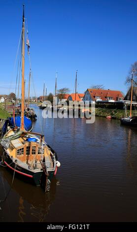 Der Museumshafen in Carolinensiel. Carolinensiel wurde 1730th gegründet. Der Namensgeber des Dorfes war Sophie Caroline. Carolinensiel; Ostfriesland; UNESCO-Welterbe, Niedersachsen; Deutschland; Europa-Foto: 9. April 2015 Stockfoto